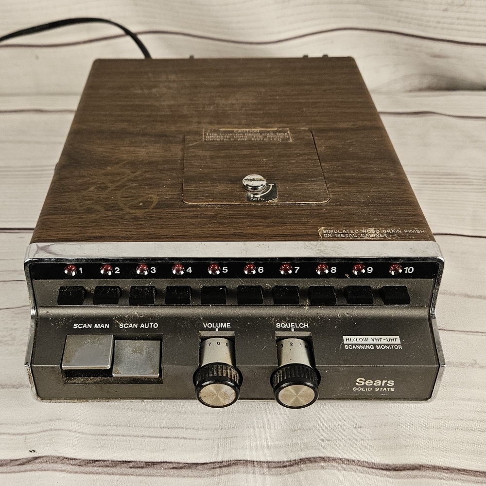 Sears Solid State Hi/Low VHF - UHF Scanning Monitor Receiver Radio
